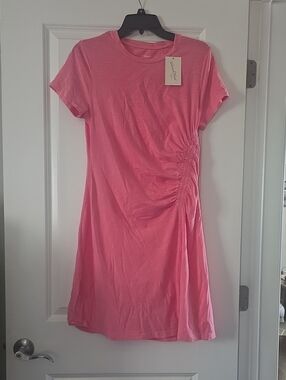 Nwt Pink Short-Sleeve Ruched Side Dress